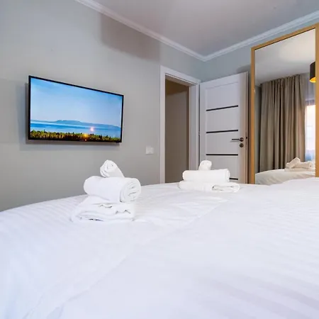 Hanna - Belle In The Heart Of The Old Town * Brasov