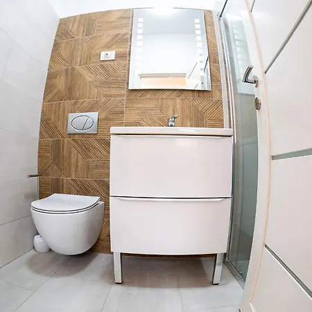 Hanna - Belle In The Heart Of The Old Town