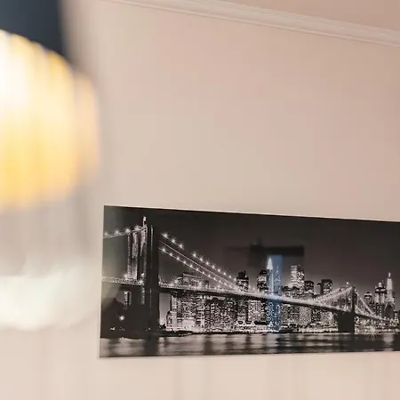 Hanna - Belle In The Heart Of The Old Town Brasov