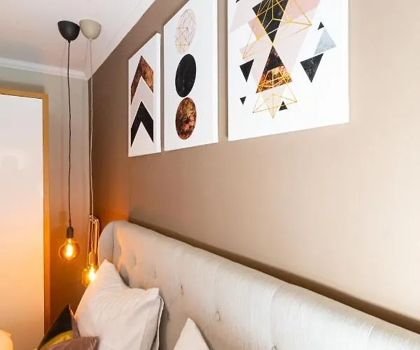 Hanna - Belle In The Heart Of The Old Town Braşov