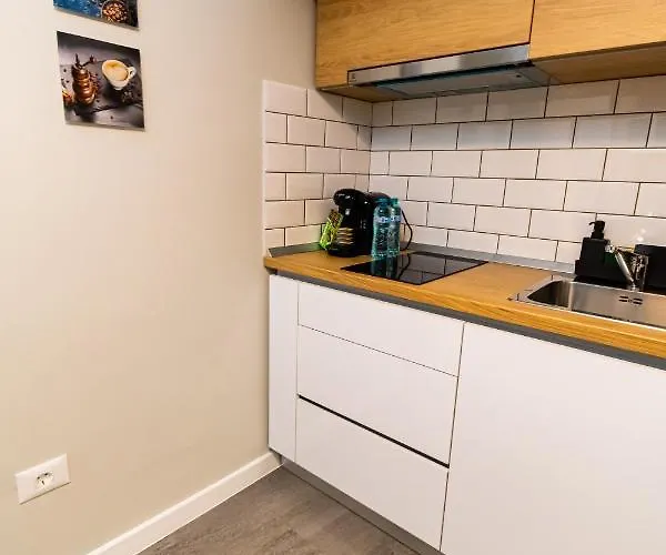 Hanna - Belle In The Heart Of The Old Town