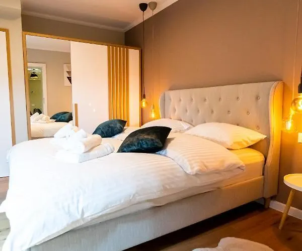 Hanna - Belle In The Heart Of The Old Town *